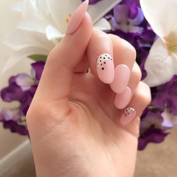 Nude Pink Abstract Press-On Nails - Picture 2 of 6